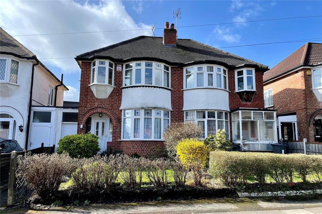 Worlds End Lane, Quinton, Birmingham 3 bed semidetached house £220,000