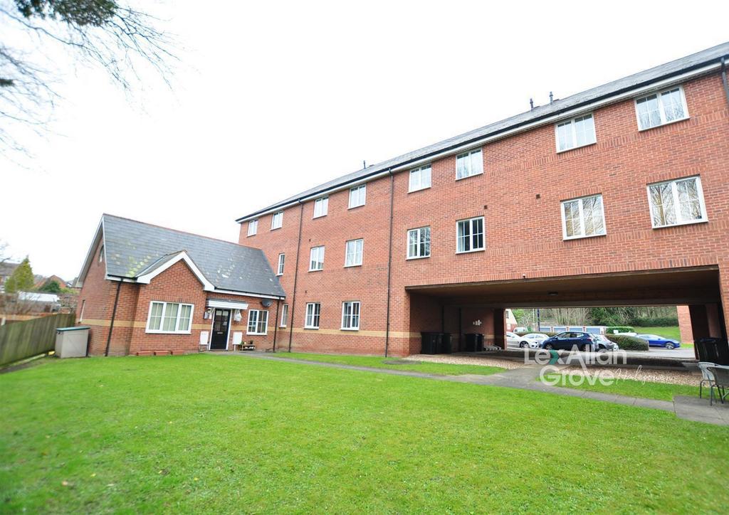 Haden Hill Road, Halesowen 2 bed flat £130,000