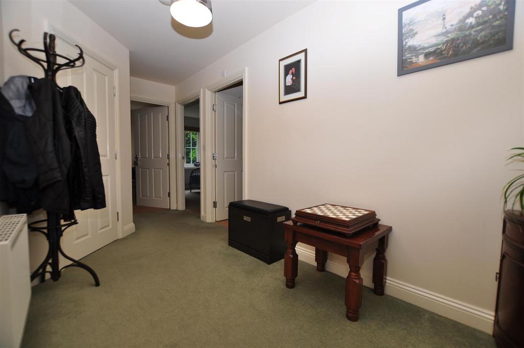 Haden Hill Road, Halesowen 2 bed flat £130,000