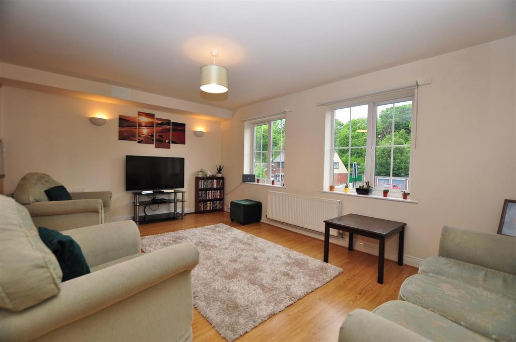 Haden Hill Road, Halesowen 2 bed flat £130,000