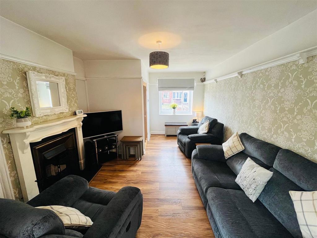 St. Leonards Avenue, Osgodby, Selby 3 bed semidetached house £200,000