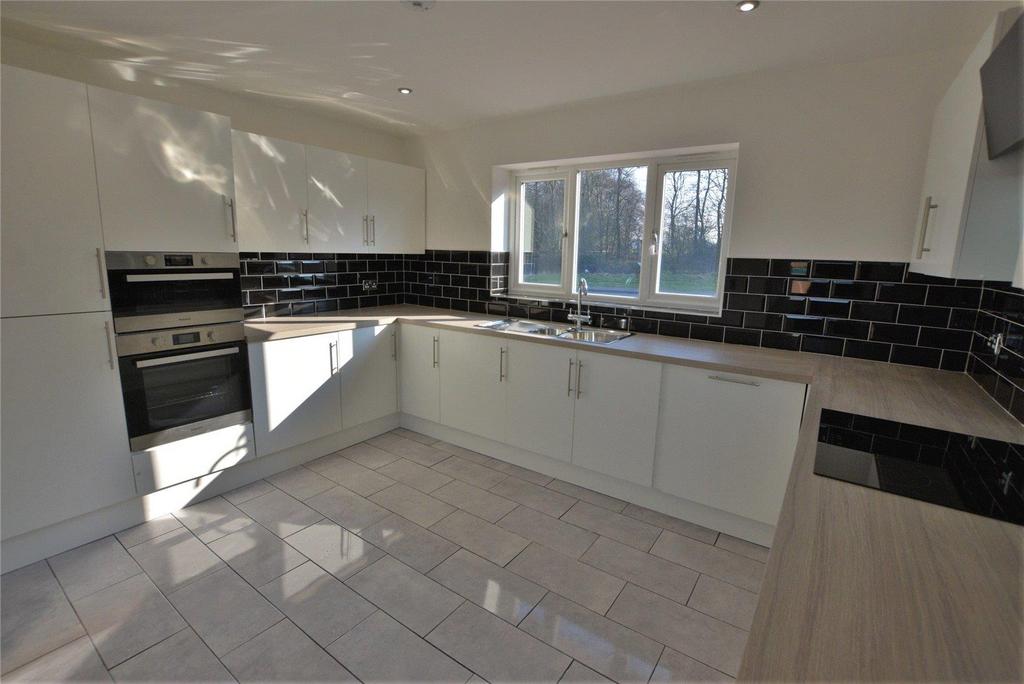 Grafton Road, Oldbury 2 bed detached bungalow £290,000