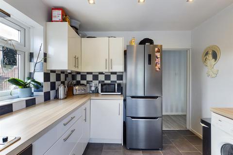 7 Bell Crescent, Coulsdon, CR5 3RX