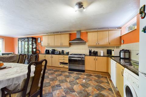 61 Brookscroft, Croydon, CR0 9NB