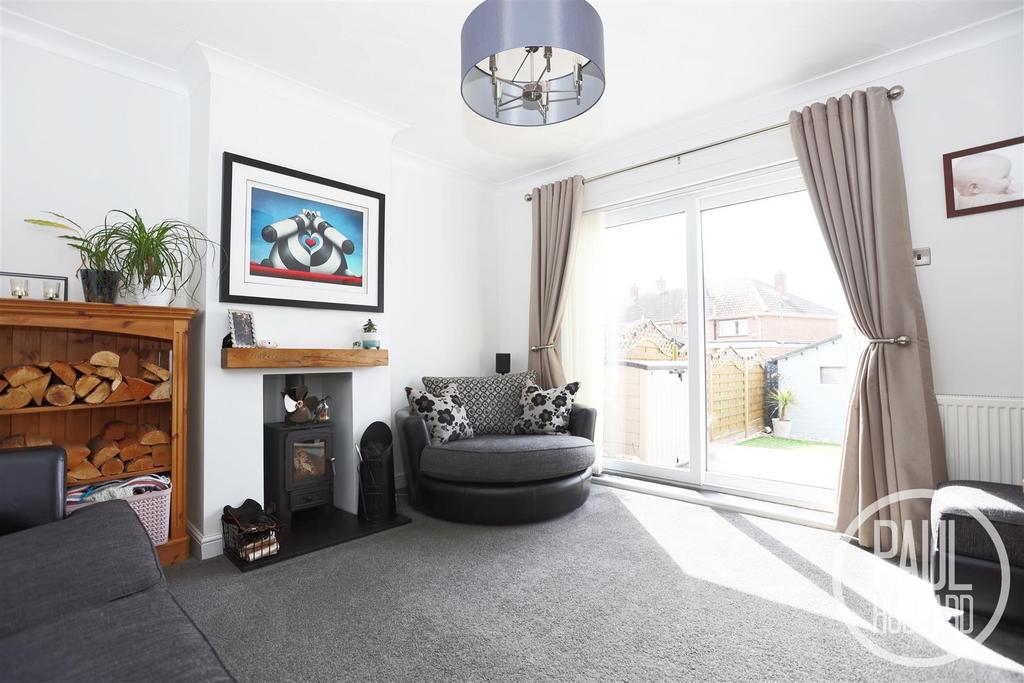 Oulton Road, Oulton Broad, Suffolk, NR32 3 bed terraced house for sale