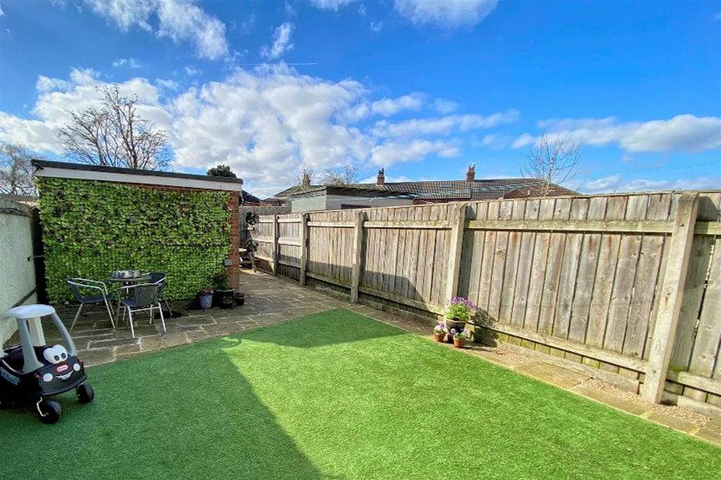 Desmond Avenue, Hull 3 bed end of terrace house for sale £180,000
