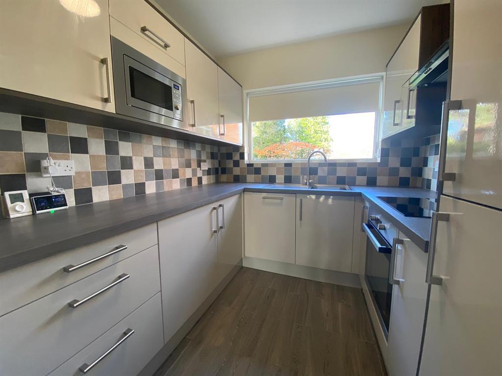 Pine Court Flat 1 Redlake Road, Stourbridge 2 bed flat £875 pcm (£202 pw)