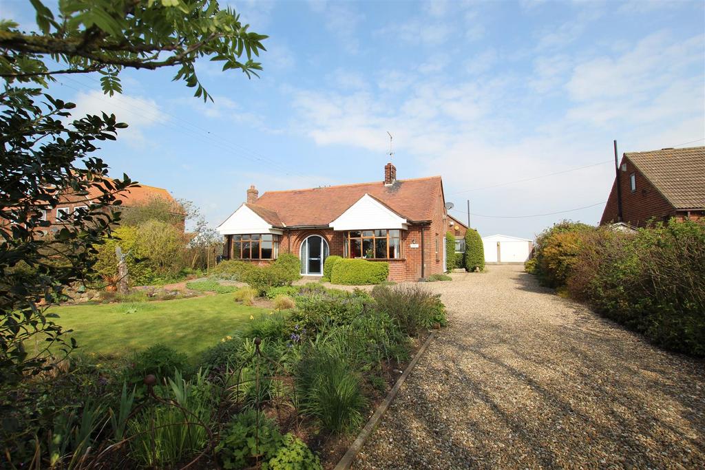 Hornsea Road, Skipsea 4 bed detached bungalow for sale £325,000