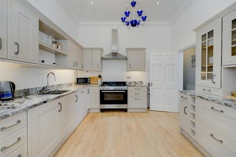 4 bedroom house for sale, Tollergate, Scarborough