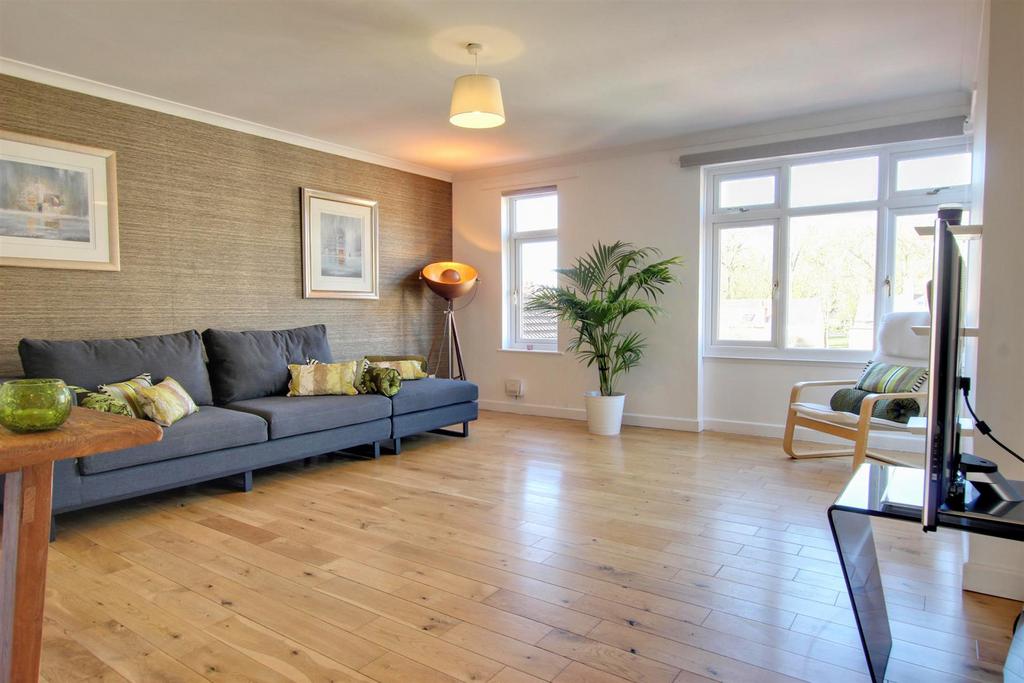 Minster Court, Beverley 2 bed apartment £175,000