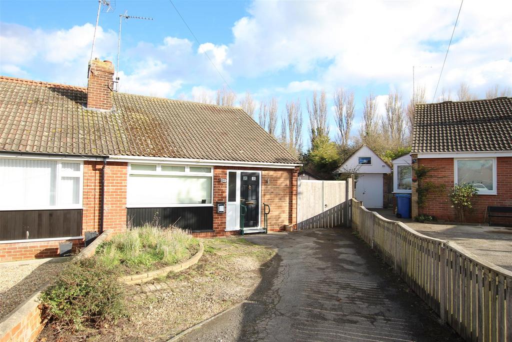 Lindale Avenue, Hornsea 2 bed semidetached bungalow £199,950
