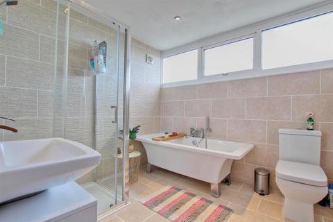Alpha Cliff Road, Hornsea, HU18 1JW