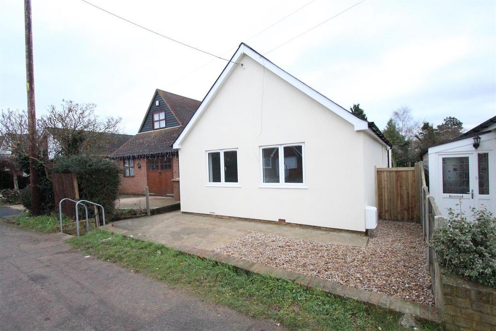 Cliff Gardens Minster Kent 3 bed detached bungalow £1,225 pcm (£283 pw)
