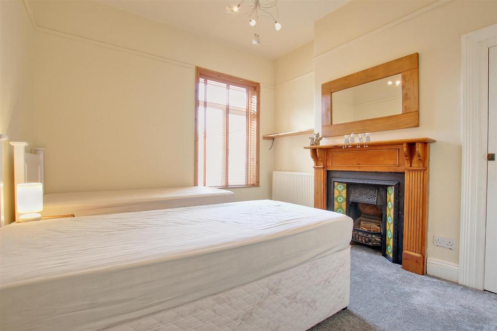 Bedroom 2 (rear)