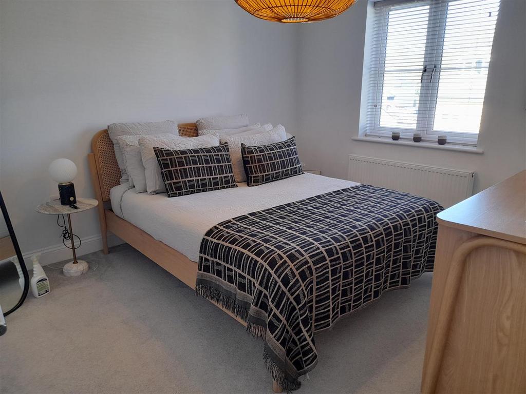 Bedroom 1.jpg