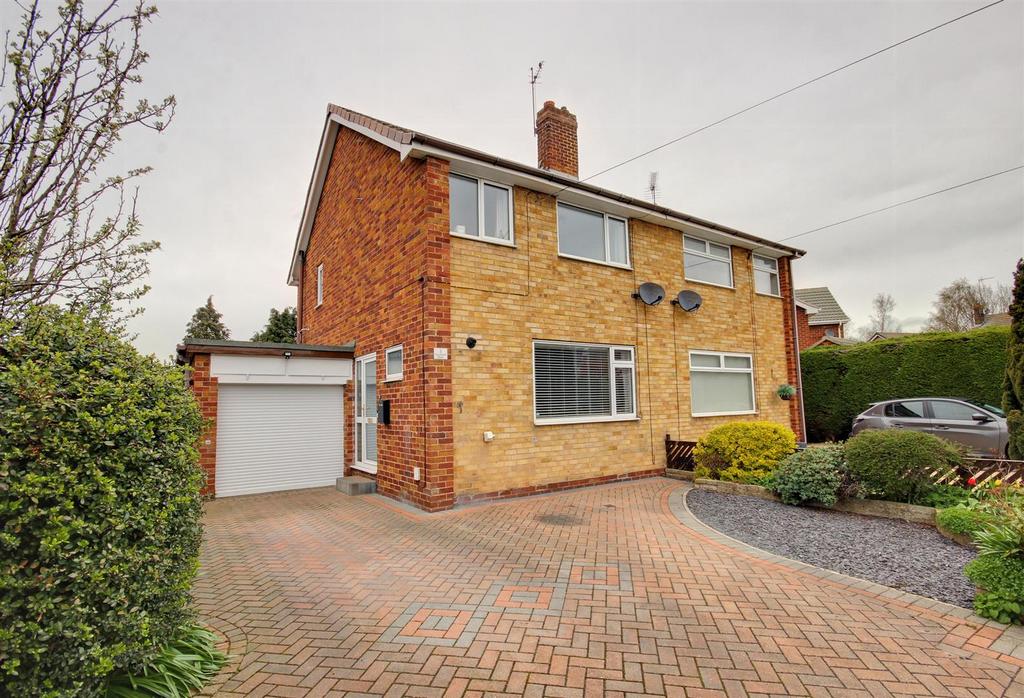 Lowfield Road, Beverley 3 bed semidetached house for sale £245,000
