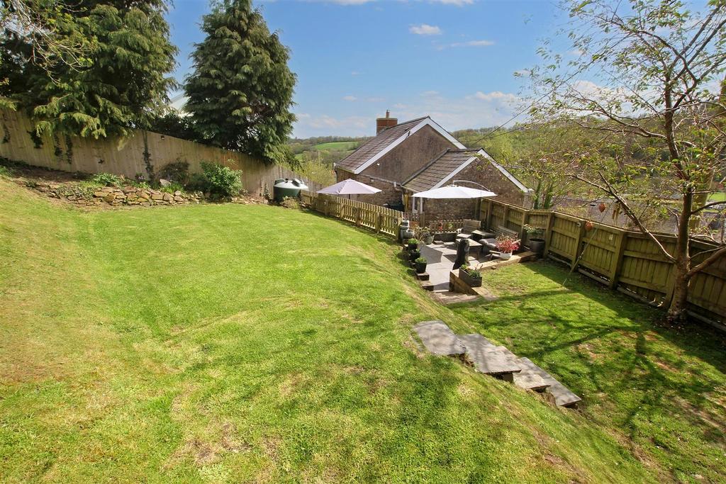 Green Hill, Llandysul 3 bed detached house for sale £250,000