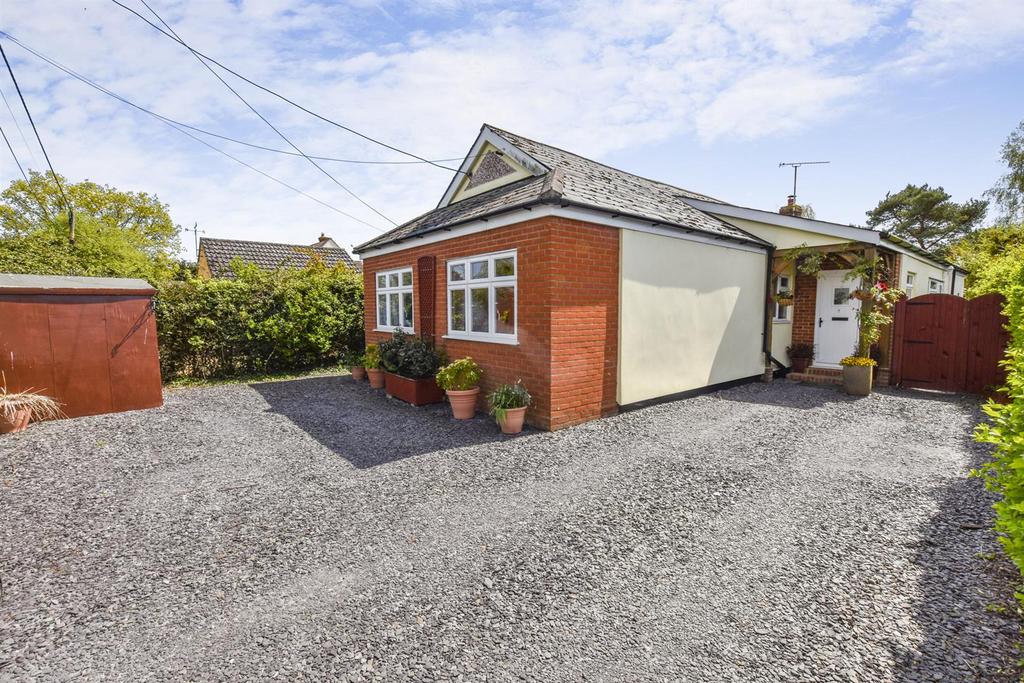Franklin Road, North Fambridge 4 bed detached bungalow for sale £580,000