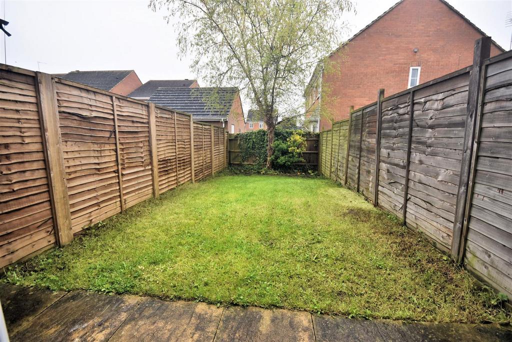 Lark Vale, Aylesbury HP19 2 bed terraced house £1,200 pcm (£277 pw)