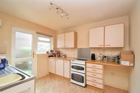 2 bedroom bungalow for sale - Birch Close, East Cowes
