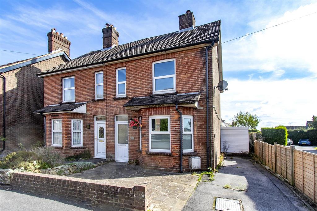 Queens Road, Crowborough 2 bed house for sale £375,000