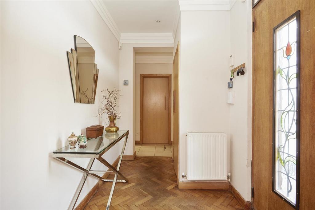 White Garth 316530 12.jpg