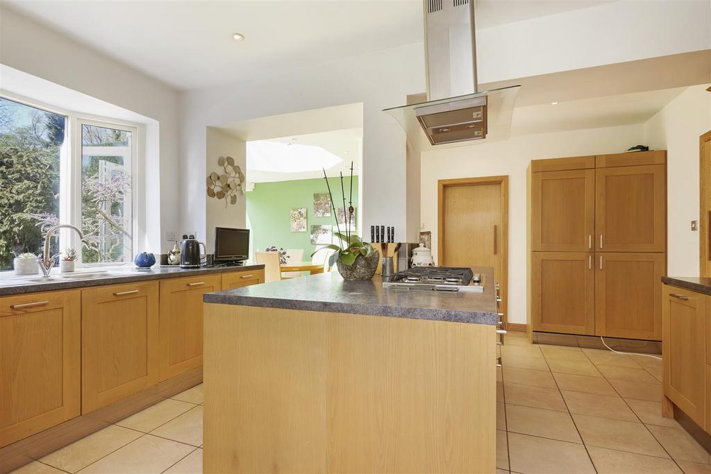White Garth 316530 10.jpg