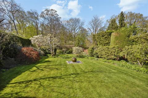 White Garth Ridgeway Close, Oxshott, Leatherhead, KT22 0LQ