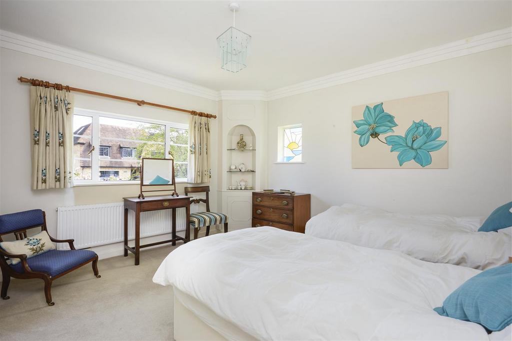 White Garth 316530 14.jpg