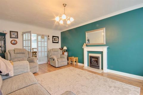 4 bedroom link detached house for sale, Ashgate Road, Willerby, Hull