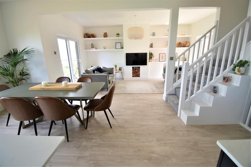 Cabot Rise, Portishead 5 bed detached house £850,000