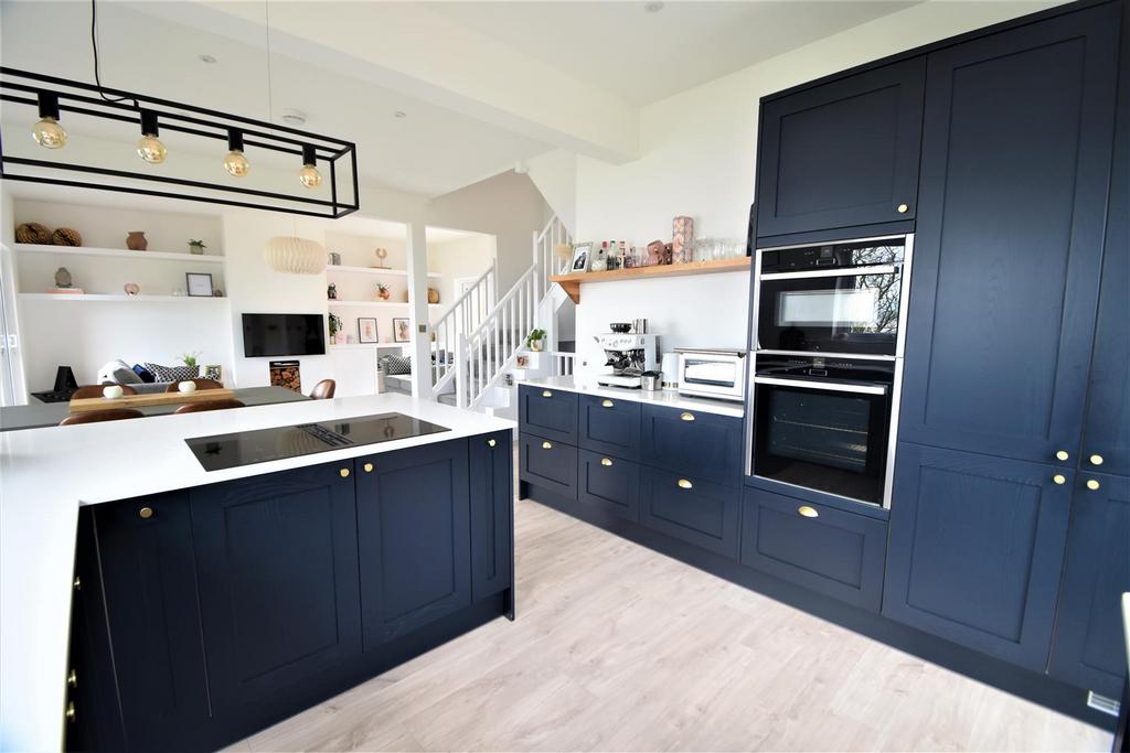 Cabot Rise, Portishead 5 bed detached house £850,000