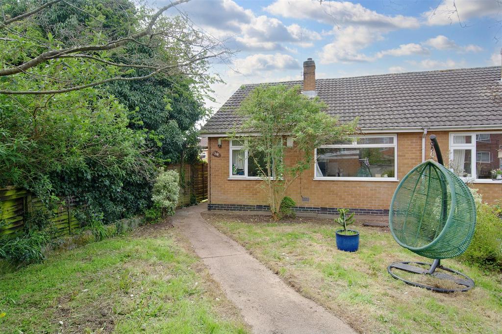 Cator Lane North 2 bed semidetached bungalow £240,000