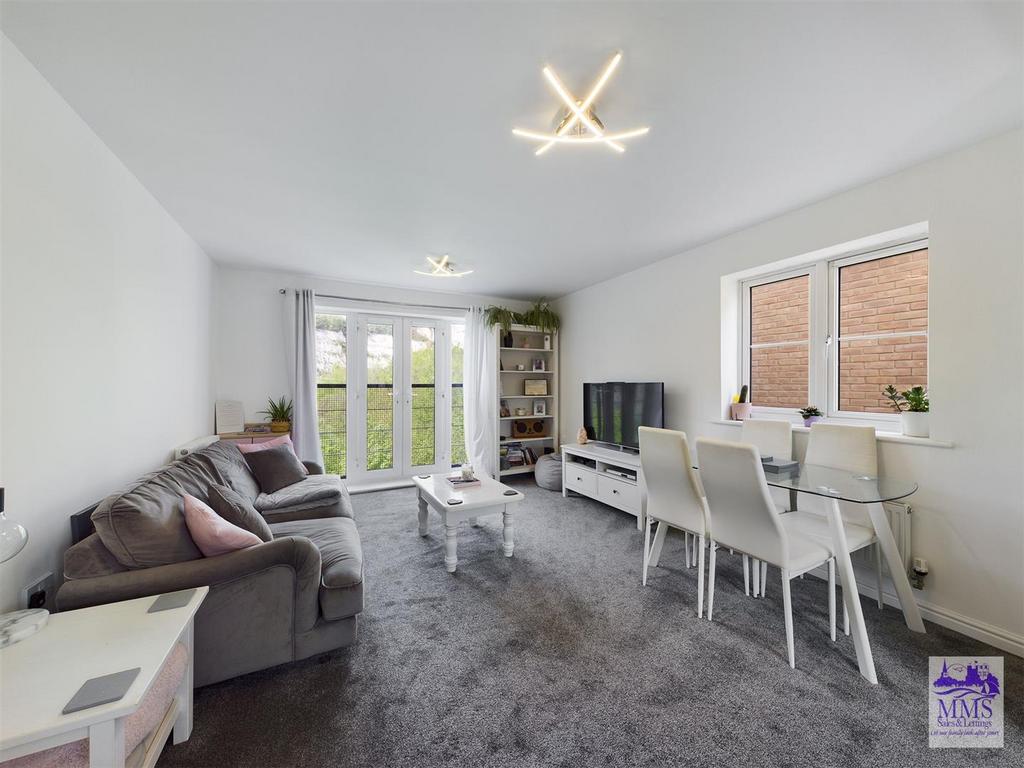 Sealand Drive, Strood 2 bed apartment £225,000