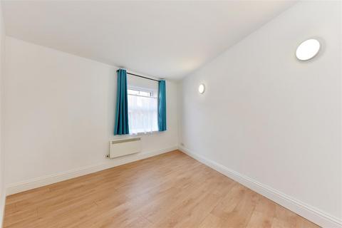 3 Thames Circle, London, E14 3RX