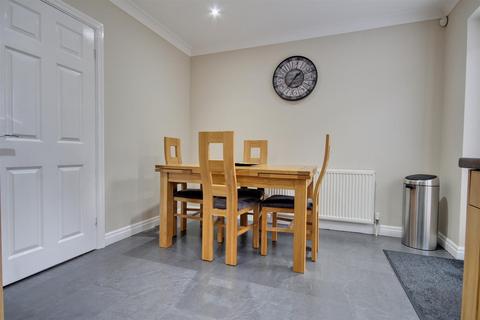 104 Ashdene Close, Willerby, Hull, HU10 6LF