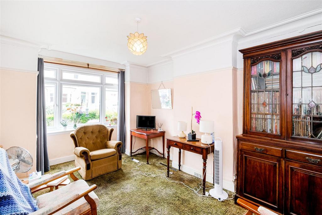Hills Road Buckhurst Hill-13.JPG