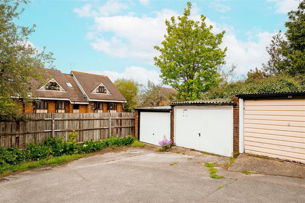 Hills Road Buckhurst Hill-26.JPG