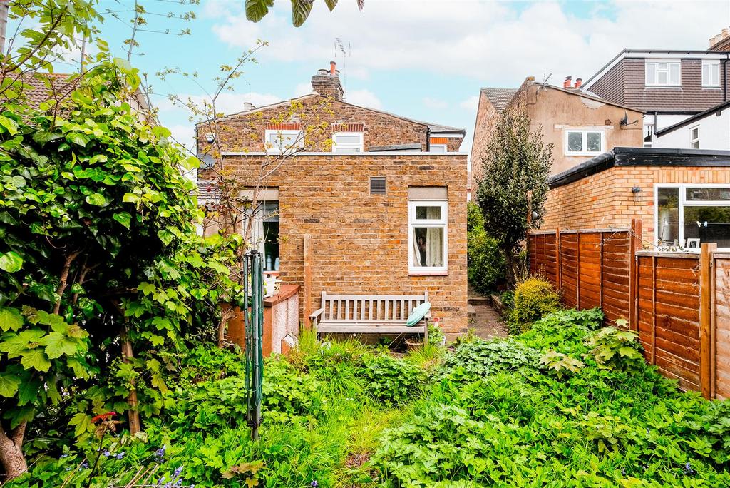 Hills Road Buckhurst Hill-12.JPG