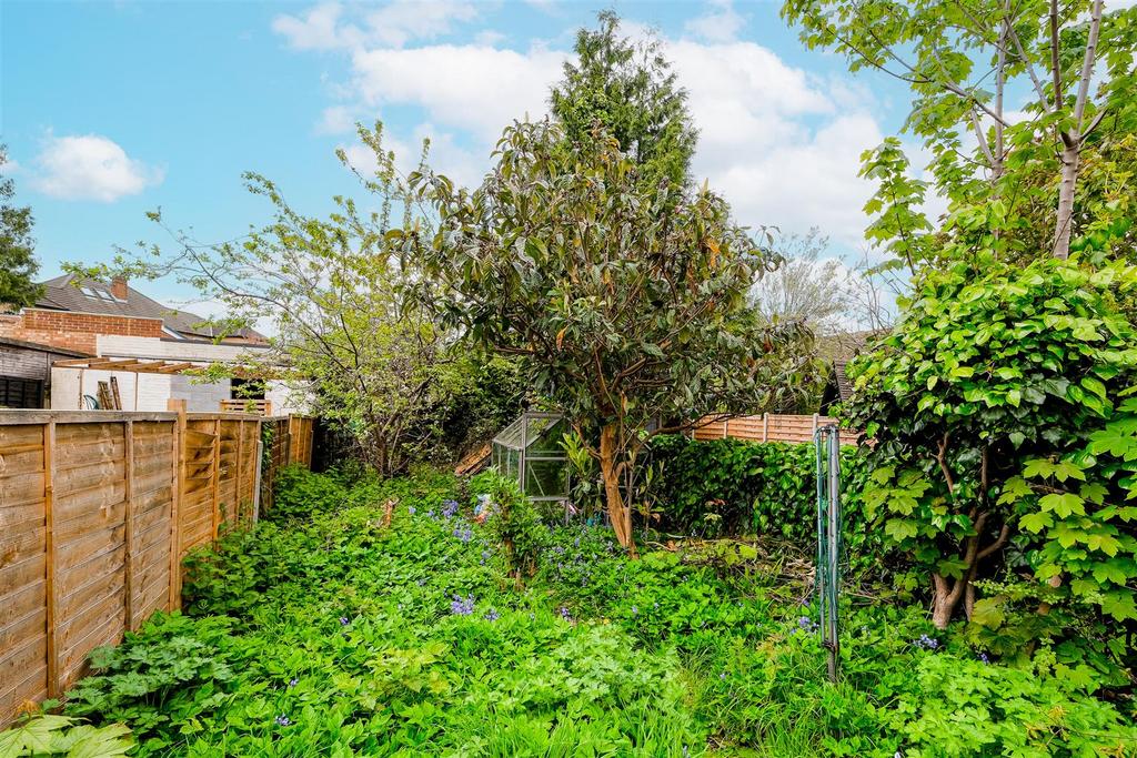 Hills Road Buckhurst Hill-10.JPG