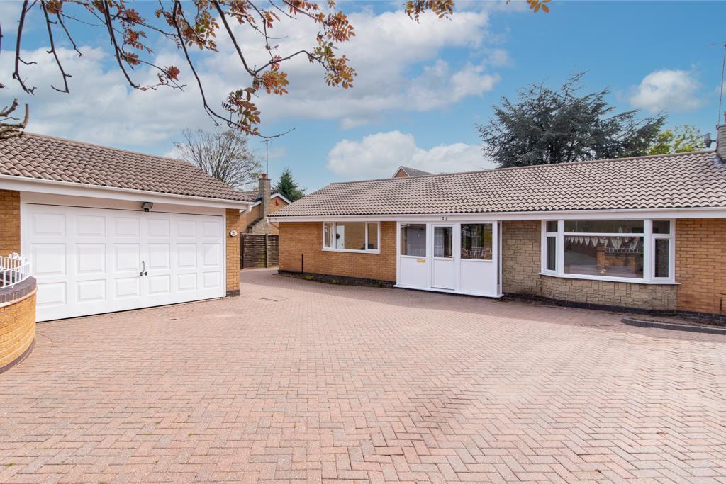 Braemar Drive, Gedling, Nottingham 3 bed detached bungalow £400,000
