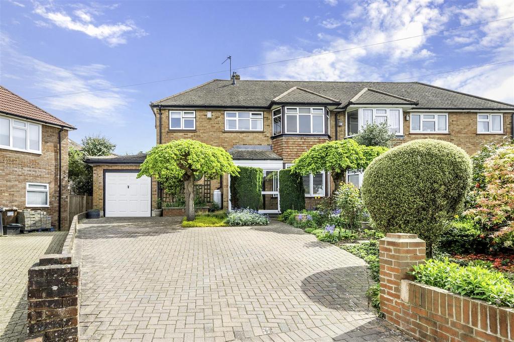 Ferriers Way, Epsom 3 bed semidetached house for sale £615,000