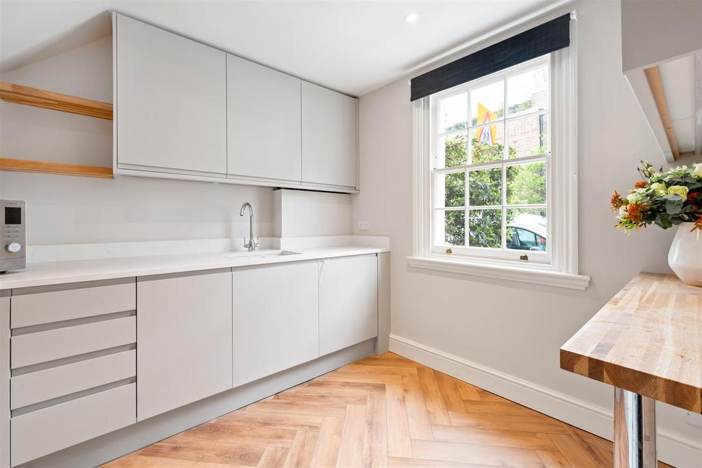 Graham Terrace, Belgravia, London 2 bed terraced house £4,750 pcm (£