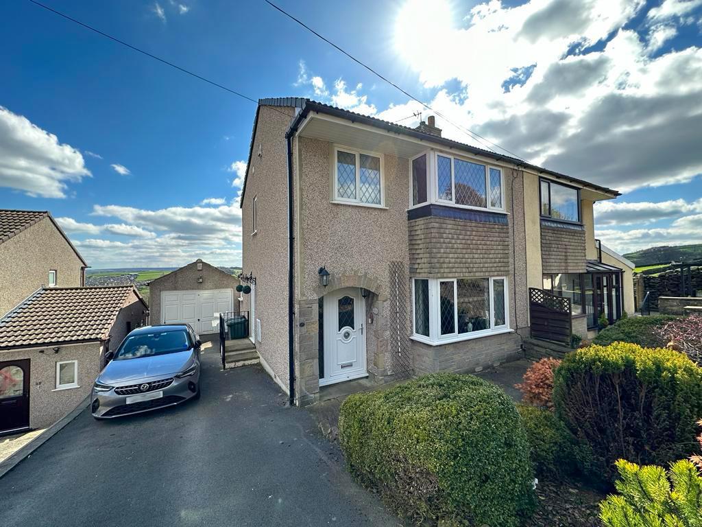 Braithwaite Edge Road, Keighley 3 bed semidetached house £249,950
