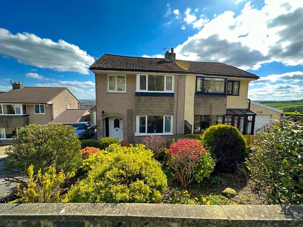 Braithwaite Edge Road, Keighley 3 bed semidetached house £249,950