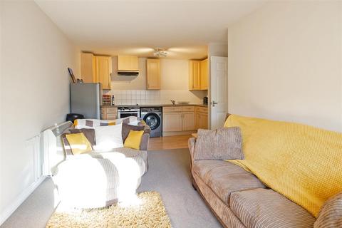 2 bedroom flat to rent - St Agnes Place, Chichester