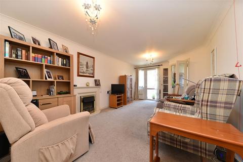 2 bedroom apartment for sale - Pinetree Court, Danestrete, Stevenage