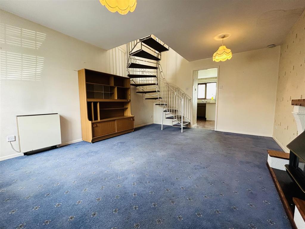 31 Chapel Street, Wombourne 2 bed semidetached house to rent £725
