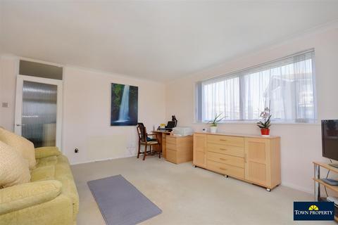 2 bedroom flat for sale, St. Johns Road, Eastbourne