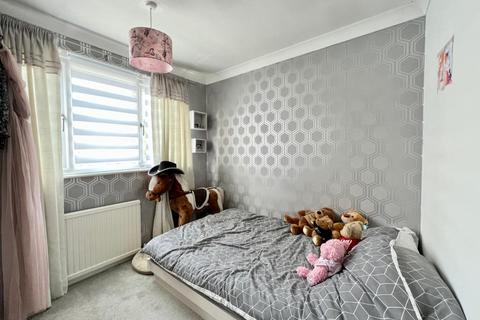 74 Ash Rise, Northampton, NN2 8SB